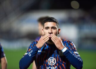 Talleres arrancó goleando.